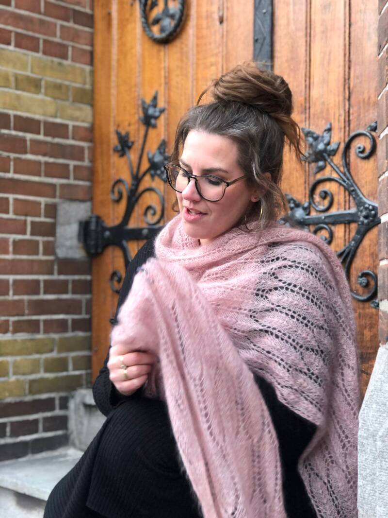 Long laced feathers scarf, by mientjes breidomein