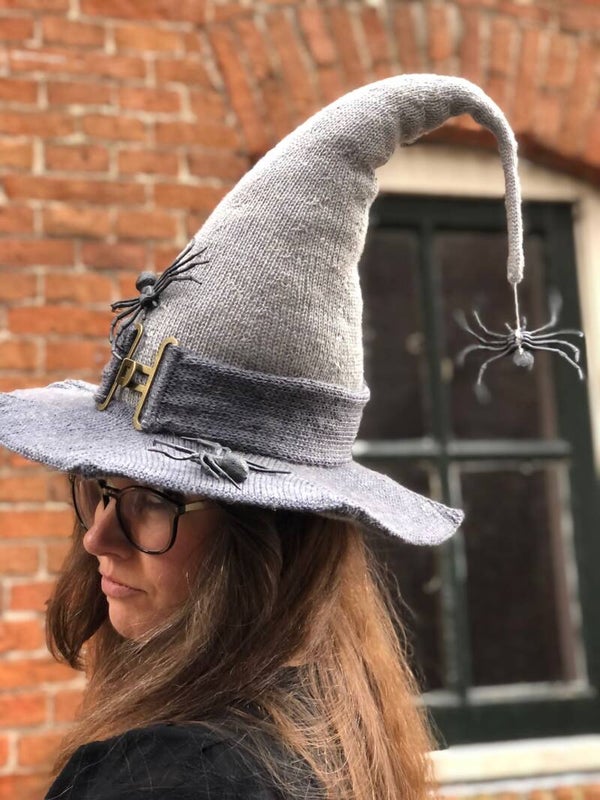 NL the Witches hat