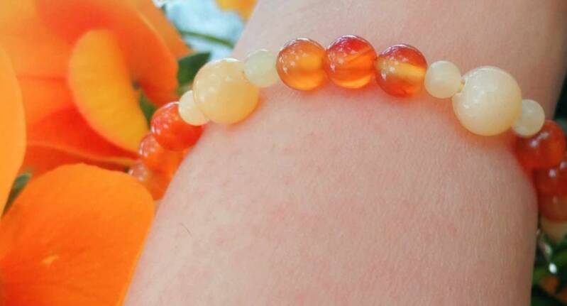 Karneoli + kalsiitti