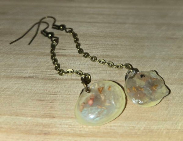 Boucle d'oreille en labradorite et pétale de rose