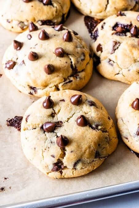 chocolate chip cookies (8 count)