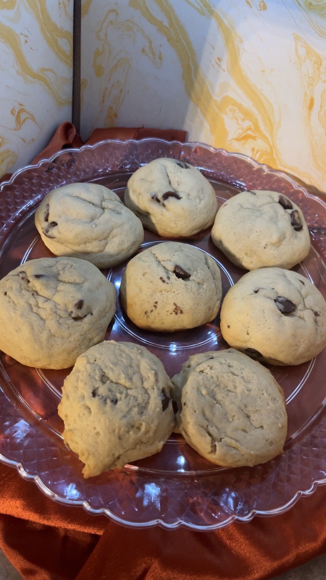 chocolate chip cookies (8 count)