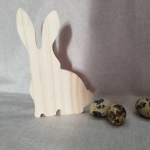 Hase sitzend aus Fichtenholz