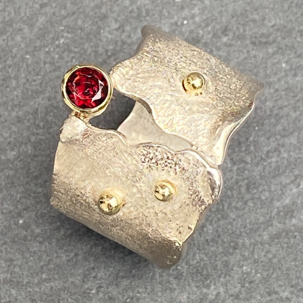 Zilveren ring met gouden bolletjes