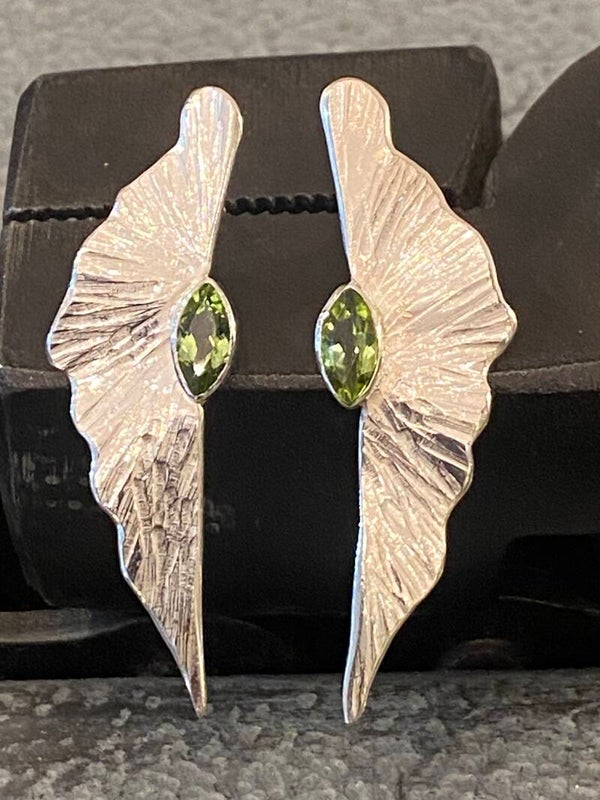 Zilveren oorbellen met peridot