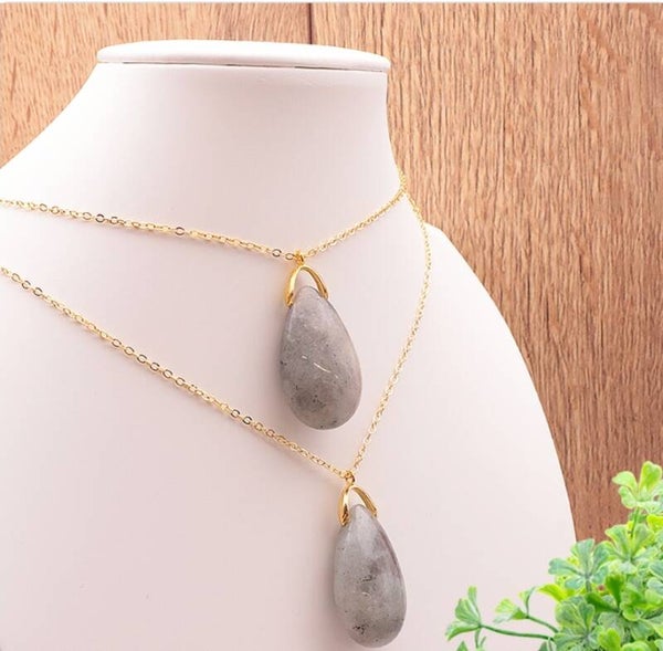 Pendentif goutte sautoir Labradorite