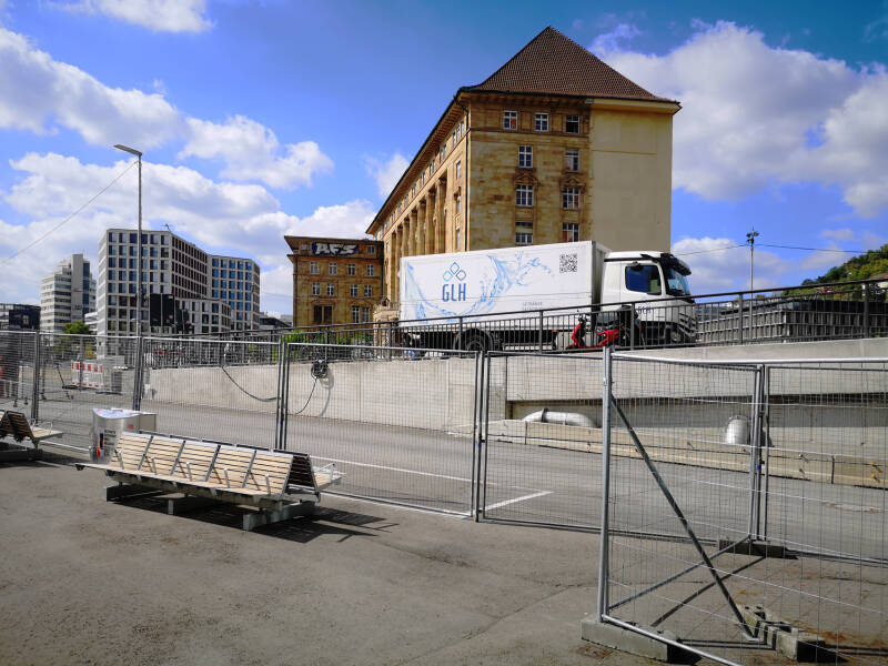 „Bitte Platz zu nehmen -  blühende Landschaften werden später nachgereicht.“