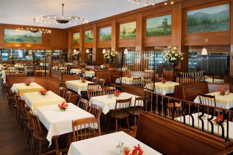 Blick ins Restaurant Ketterer in den 60er Jahren.