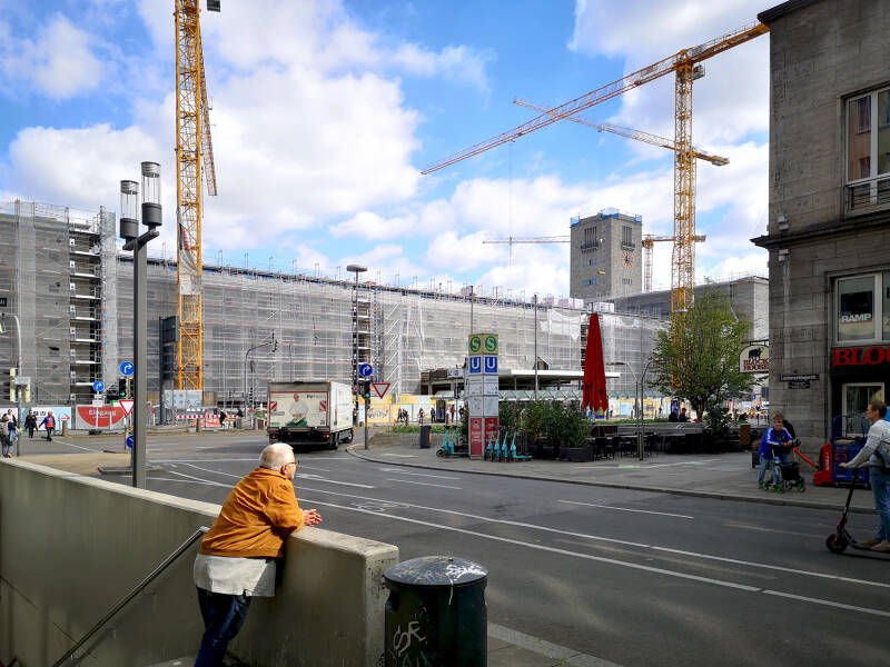 Blickachse des HBF - Baugeschehens II  Willkommen im Musterländle: Open End, Construction Costs und Dauerbaustelle. 2