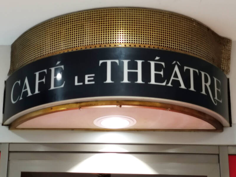 CAFE LE THEATRE hatte eine schöne 50th Atmosphäre 2