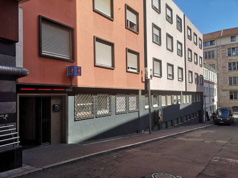 Eine alte Stuttgarter Institution – mitten in der City Ziemlich beste Freunde: die männliche Kundschaft und das älteste Gewerbe der Welt.