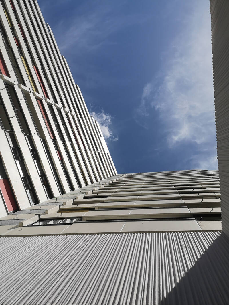 Donaucenter aus der Froschperspektive