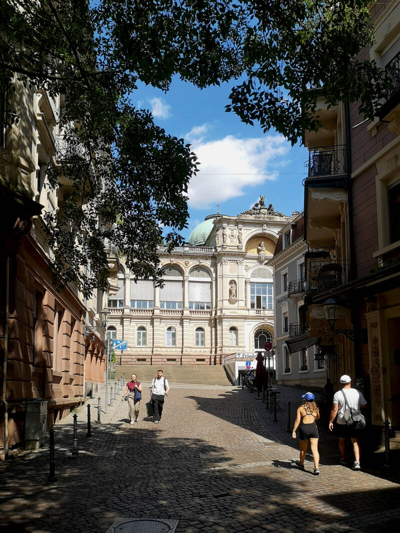 „Friedrichsbad – Zwischen Licht, Schatten und Belle Époque“