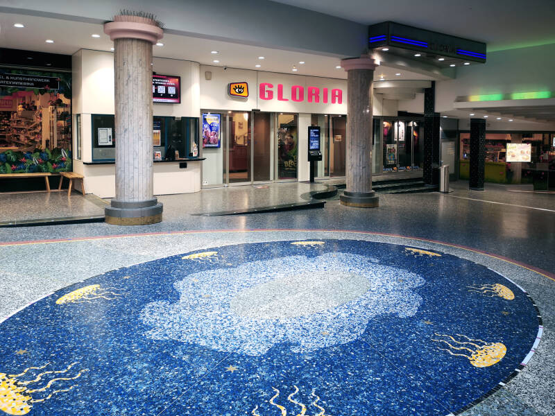 50th - GLORIA KINO PASSAGE mit Meeresfauna Mosaik 2