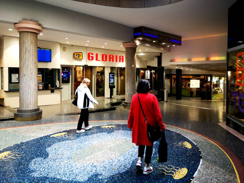 gloria-kino-passage-mit-meeresfauna-mosaik-web-standard.jpg