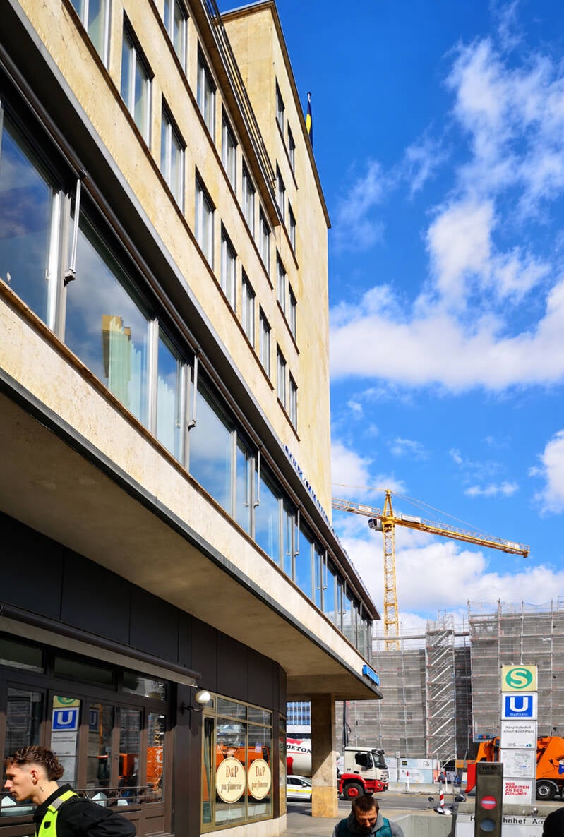 HOTEL GRAF ZEPPELIN UND HBF STUTTGART