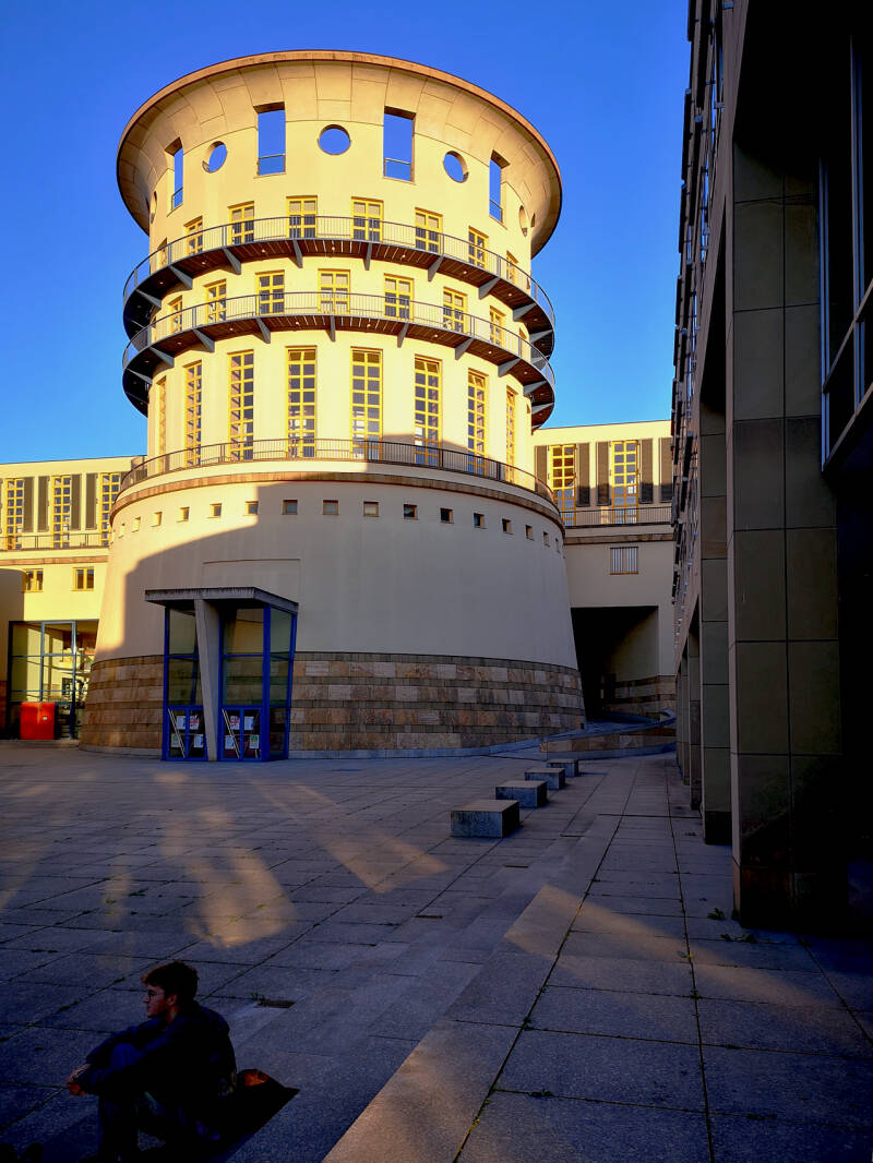 JAMES STIRLING Turmbau der Musikhochschule 