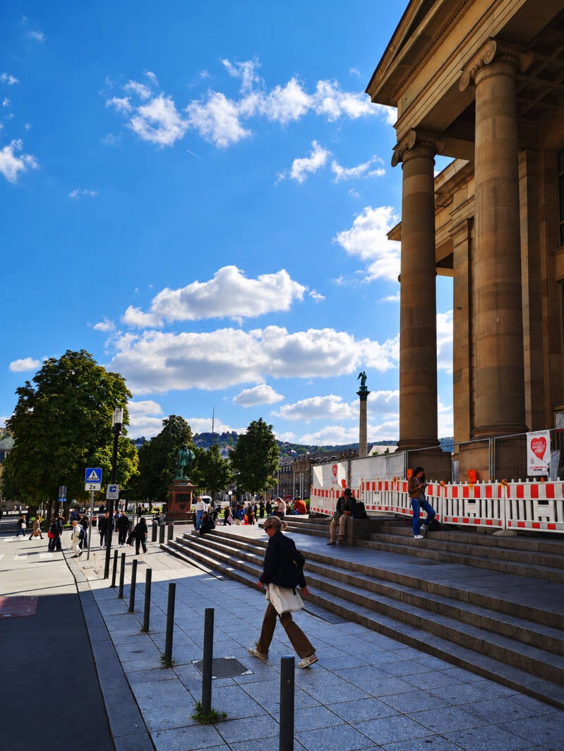 „Königsbau, Königsplatz und Friedensengel – Stuttgart im Gegenlicht“