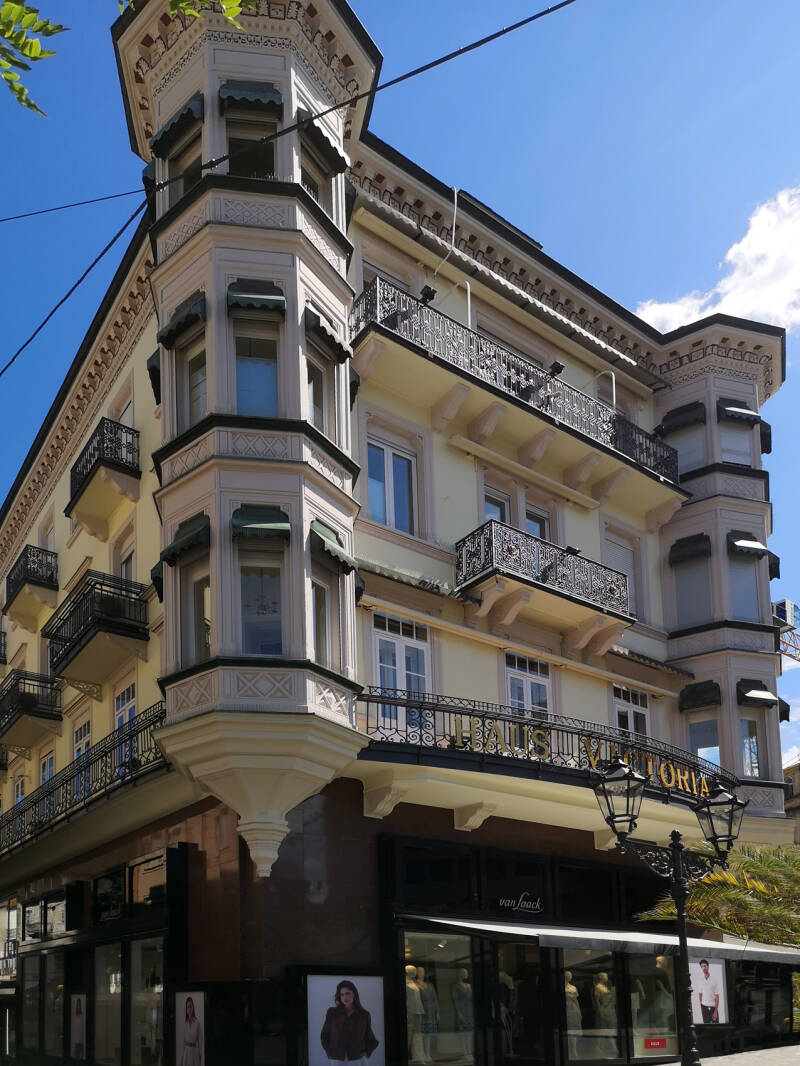 Leopoldsplatz – Van Laack im ehemaligen Hotel Victoria