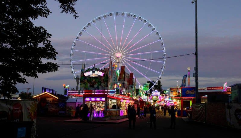 Nachtszenerie - Stuttgarter Vasen mit Riesenrad 