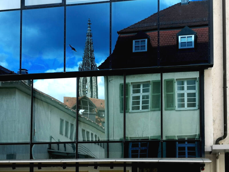 Reischmann (ex WALZ) Fassadenspiegelung