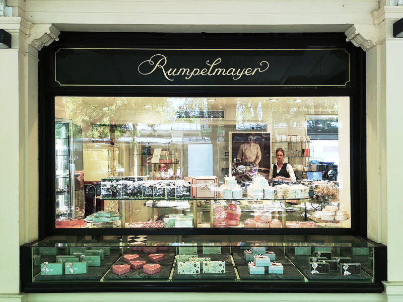 Rumpelmayer Schaufenster, Kurhaus Kolonnaden