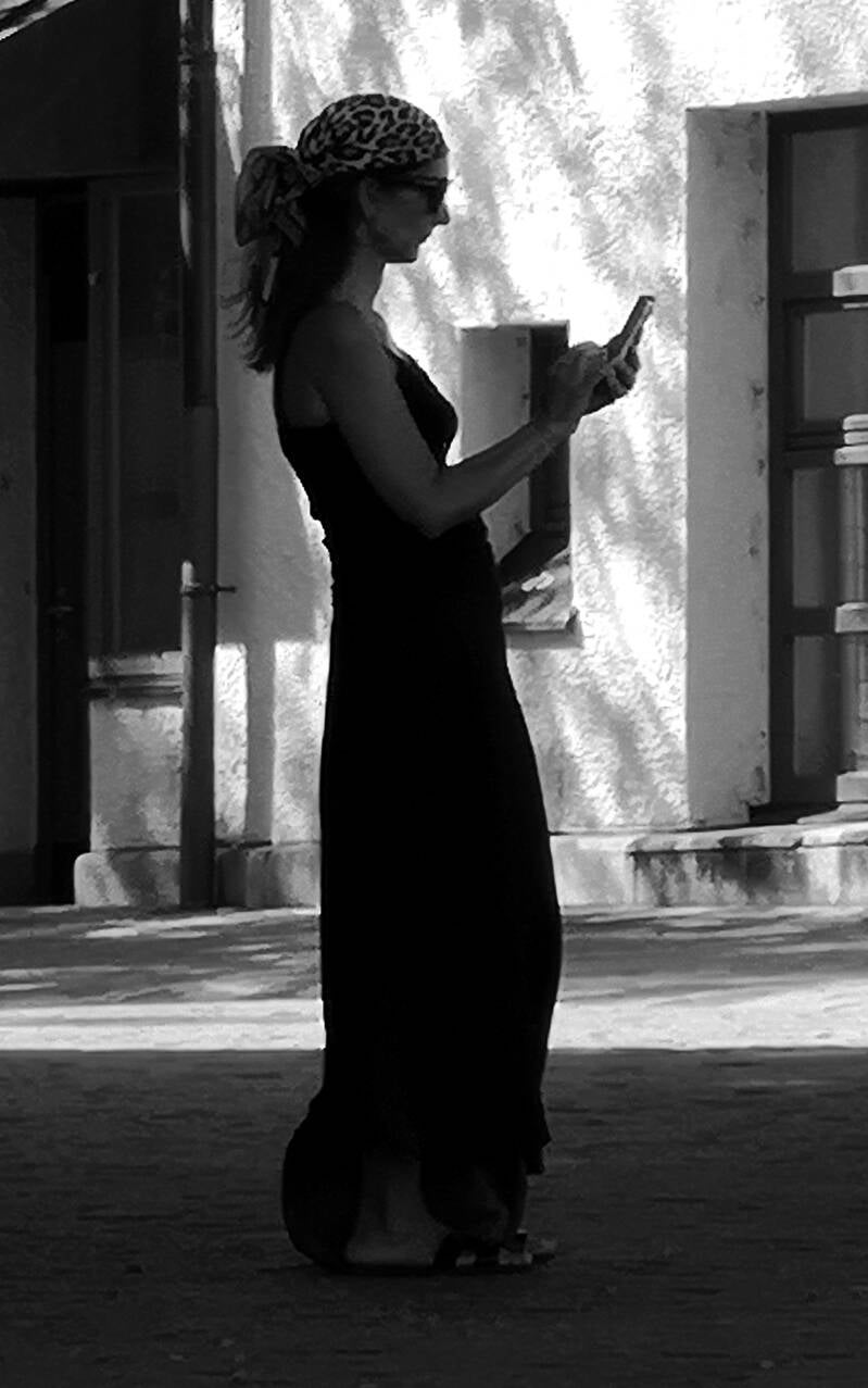  Handy - Selfie - Lisa (BW)