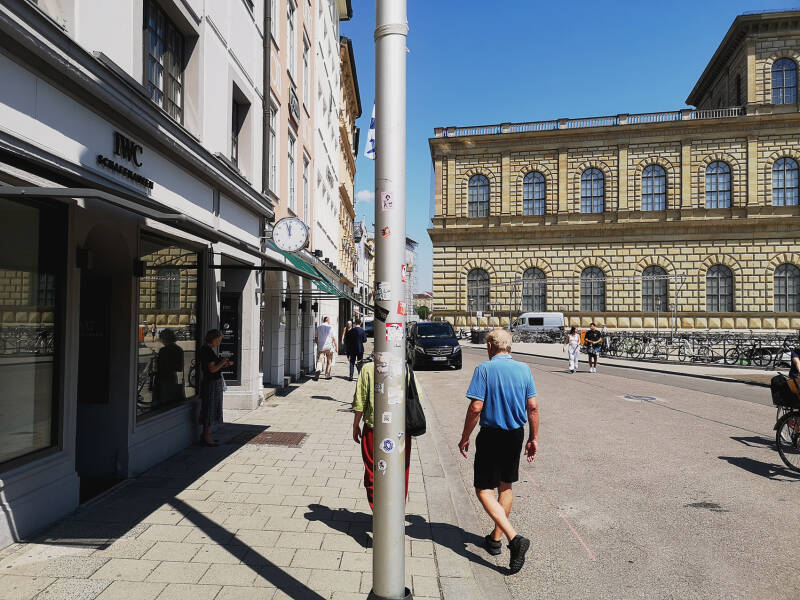 Flanieren an der Residenz – Münchner Sommerimpression