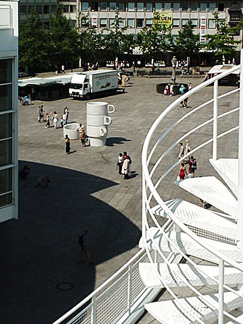 TC-100-Tassen auf dem Münsterplatz. 2003