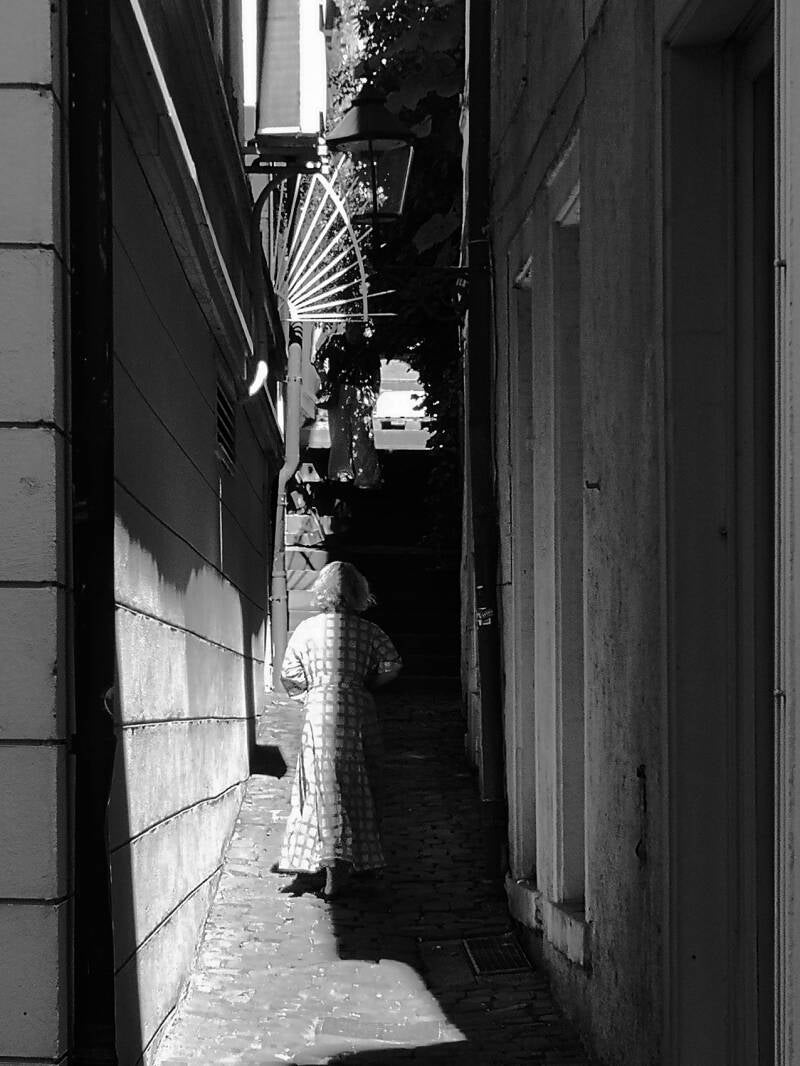 Treppenaufgang im Halbschatten 