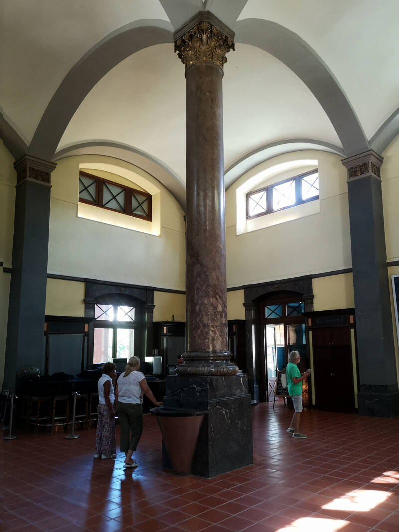 Trinkhallen Saal - Friedrichs-Quelle