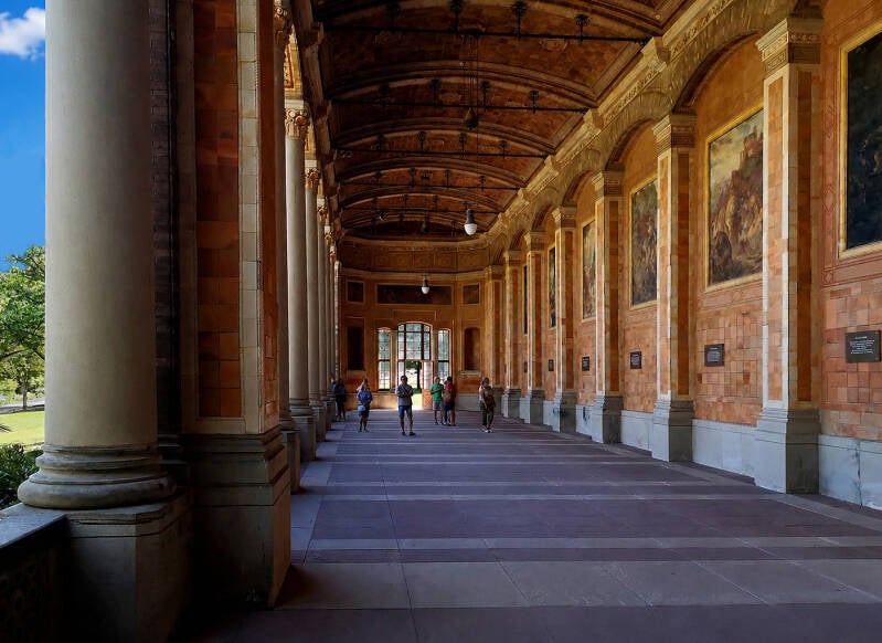 Trinkhalle Baden-Baden – Heinrich Hübschs klassizistischer Wandelgang mit Götzenbergers Wandbildern, 1839–1842