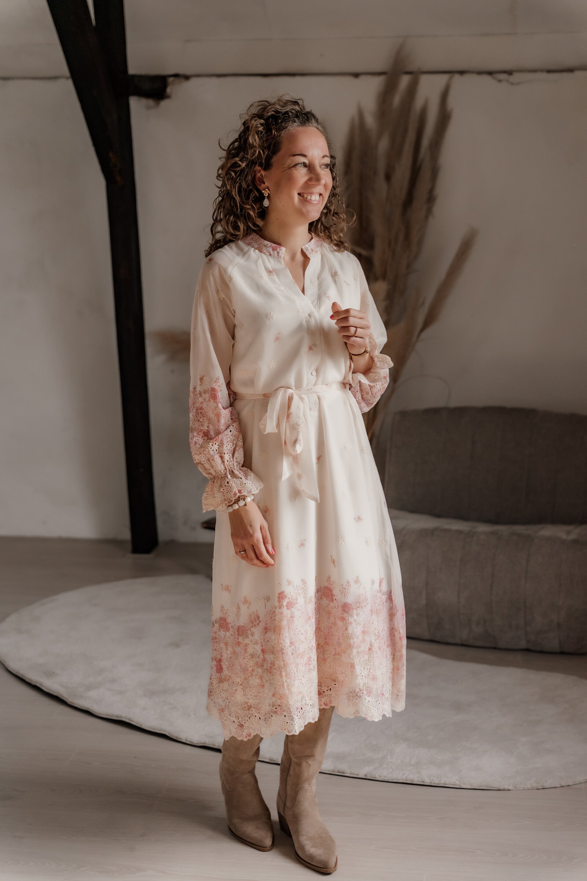 La Flor jurk broderie bloemen - lichtroze/beige