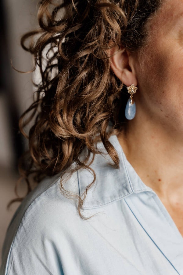 La Flor oorbellen parel bloem ovaal - lichtblauw