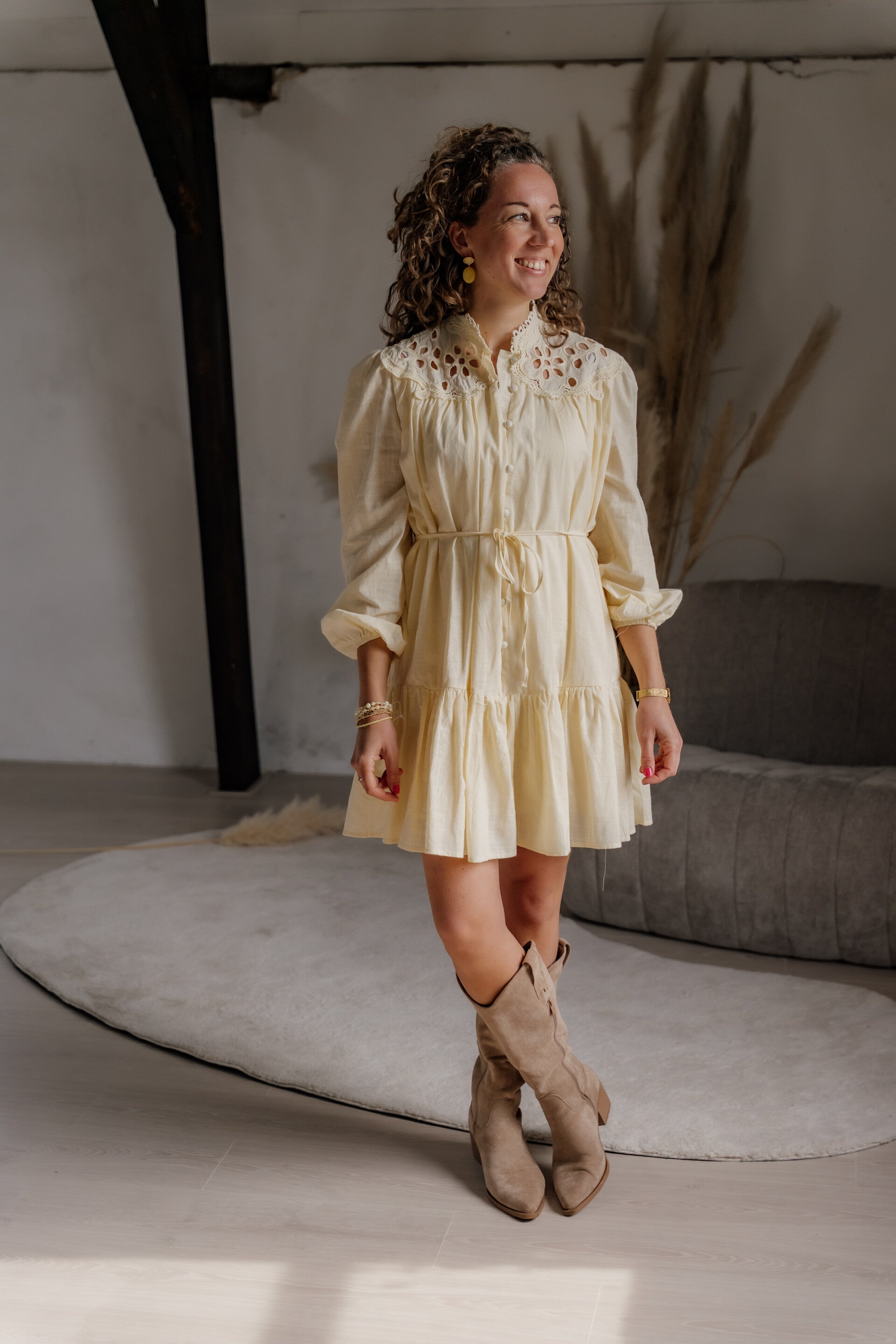 La Flor jurk broderie butter yellow