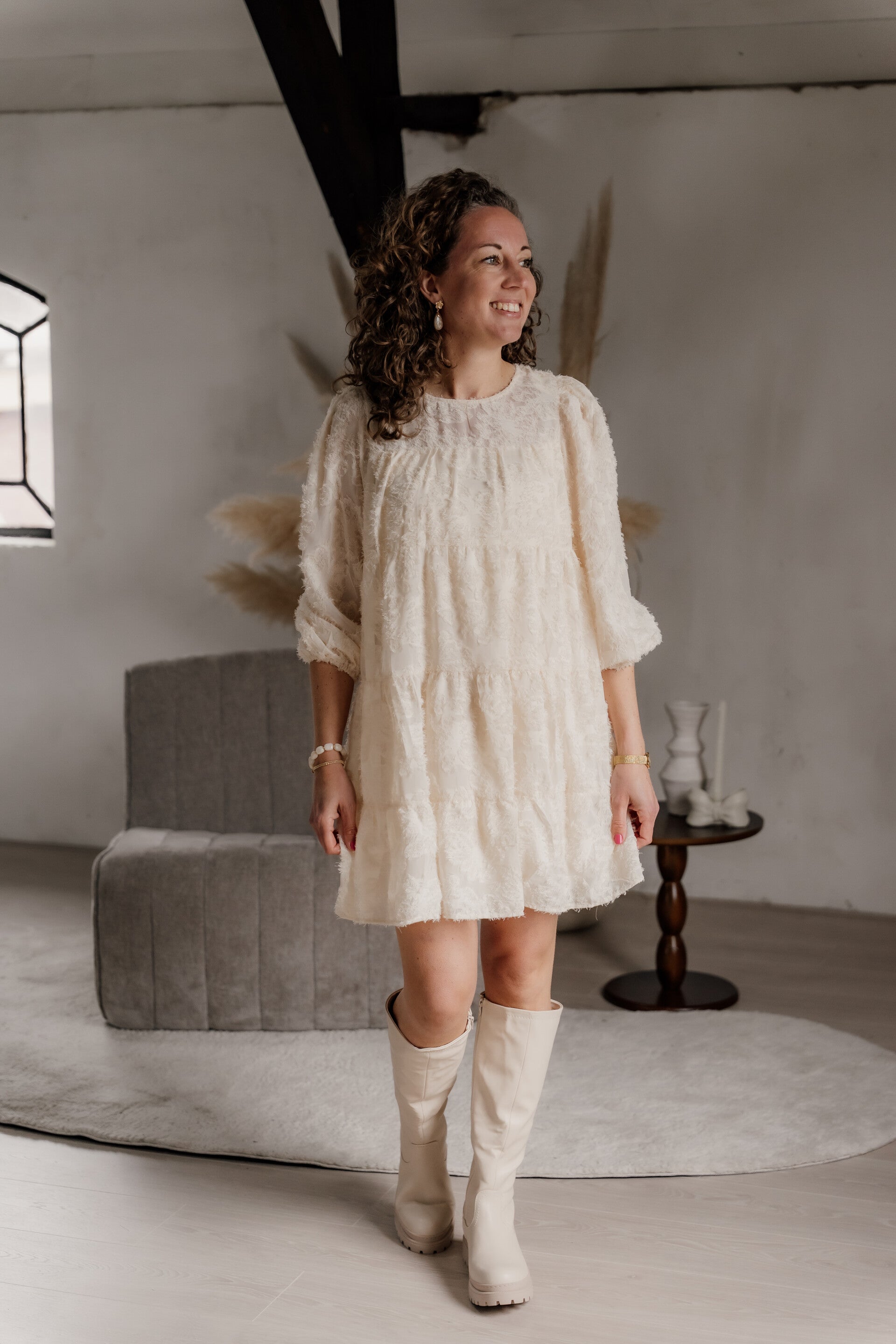 La Flor feather jurk beige