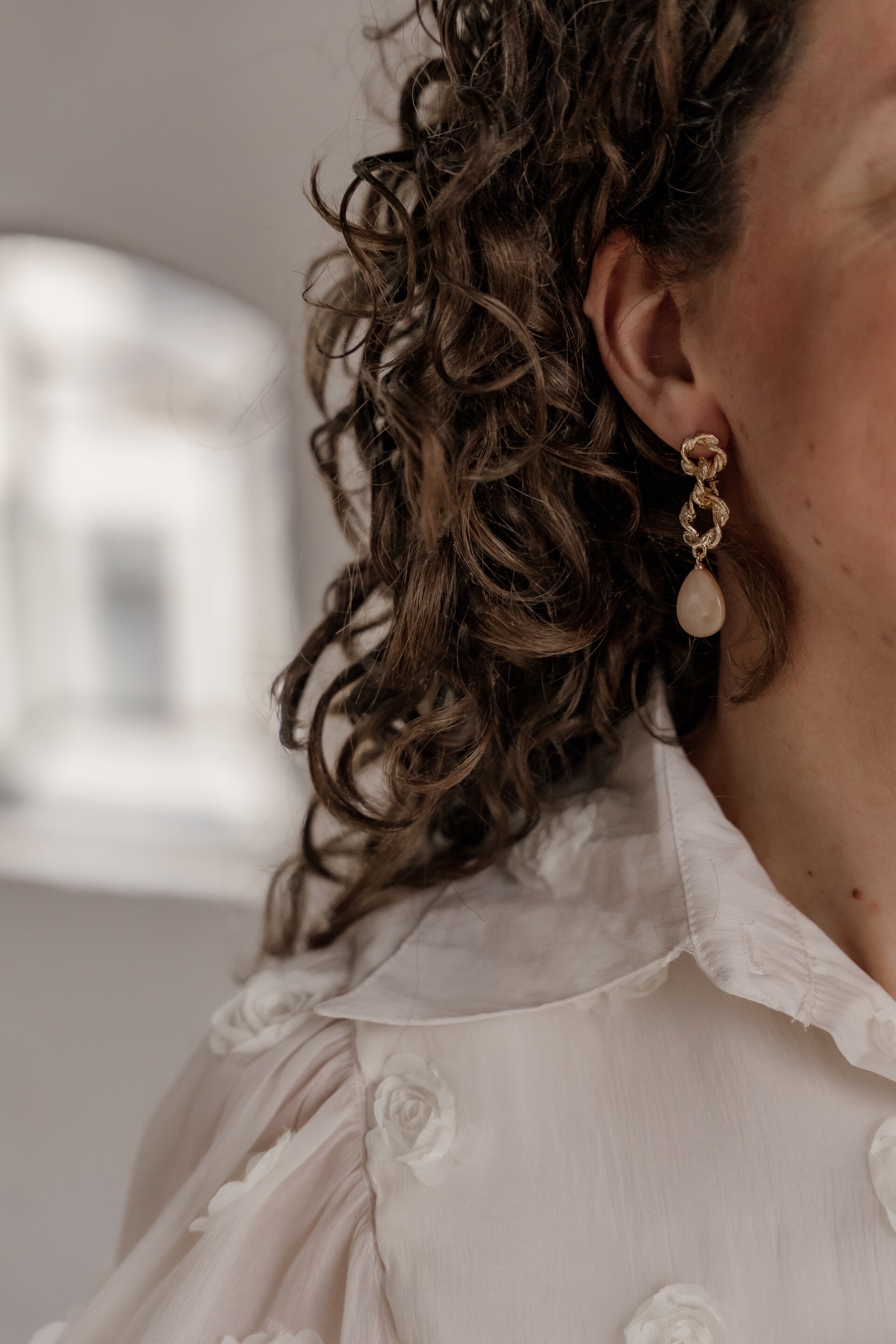 La Flor oorbellen hangers - beige