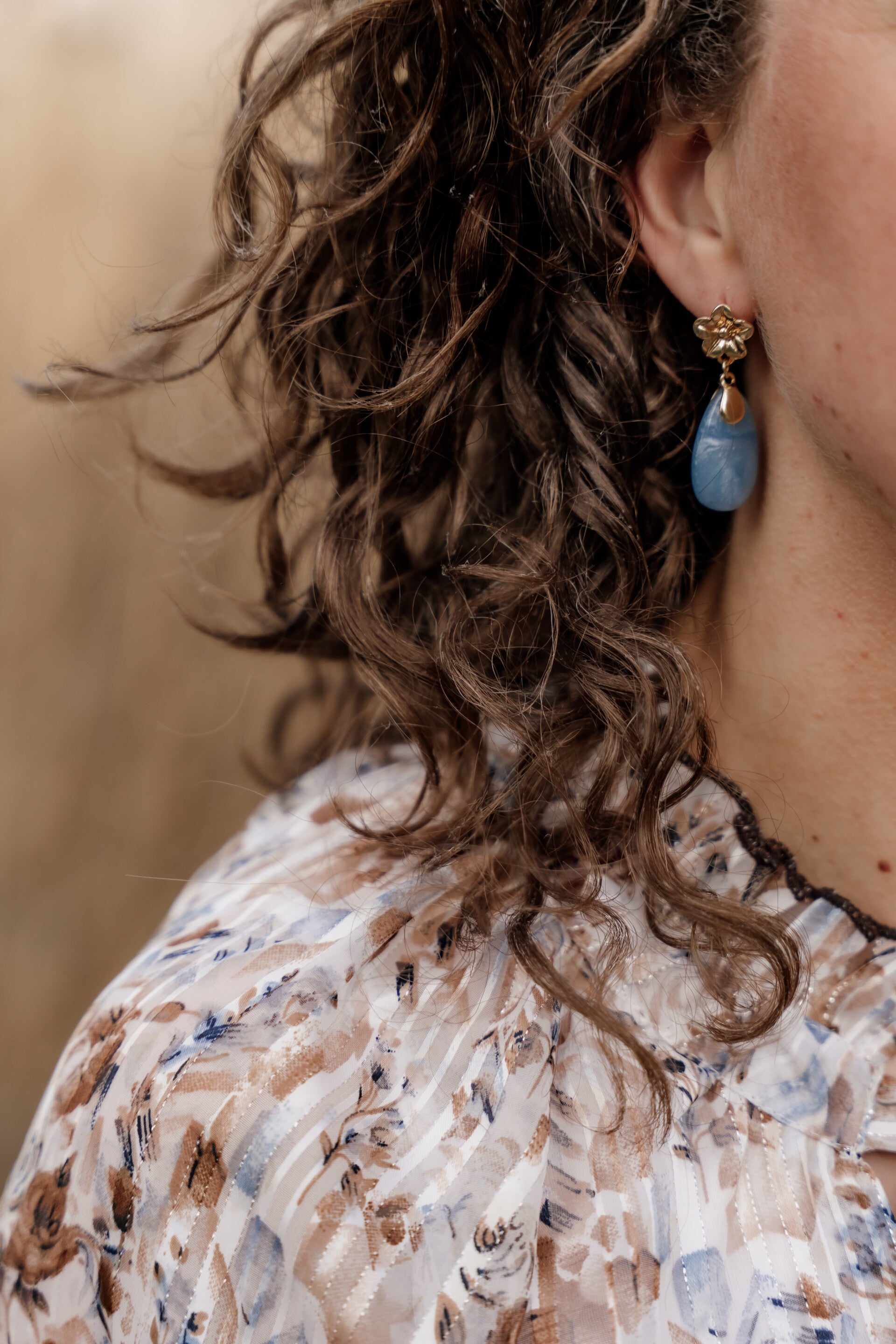 La Flor oorbellen parel bloem ovaal - lichtblauw