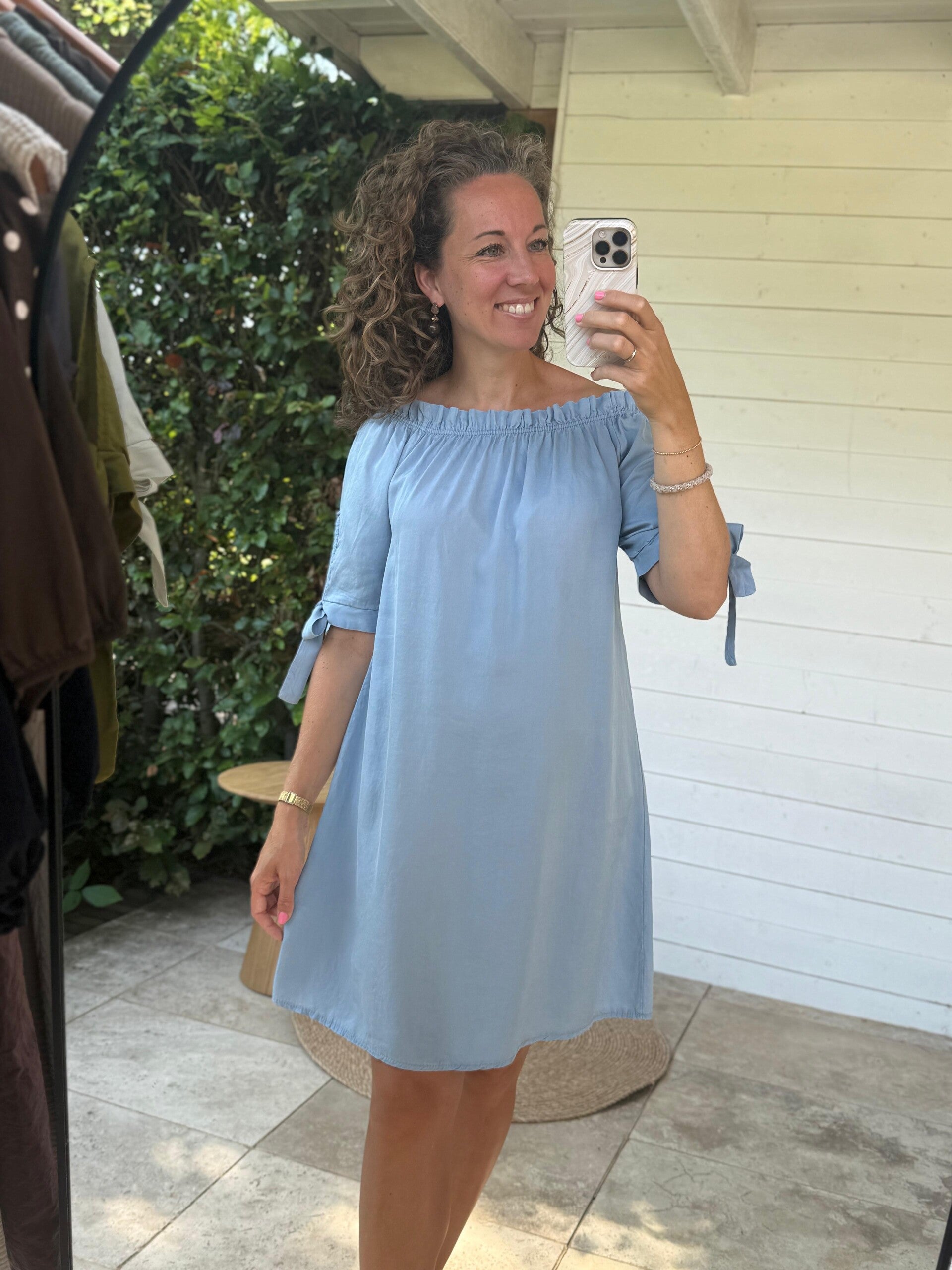 La Flor jurk off shoulder lichtblauw