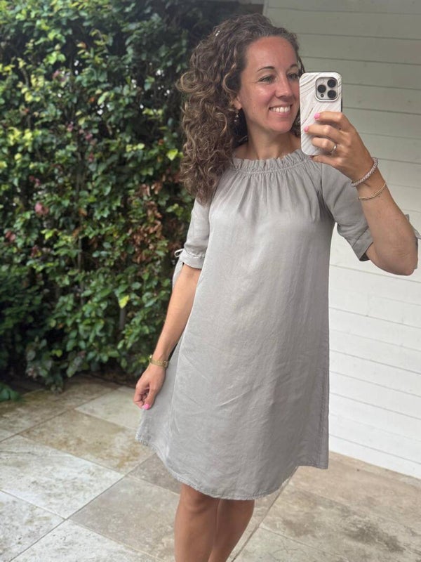La Flor jurk off shoulder taupe