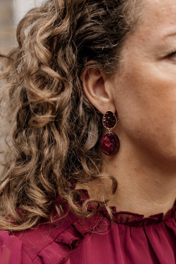 La Flor oorbellen hangers ovaal bordeaux