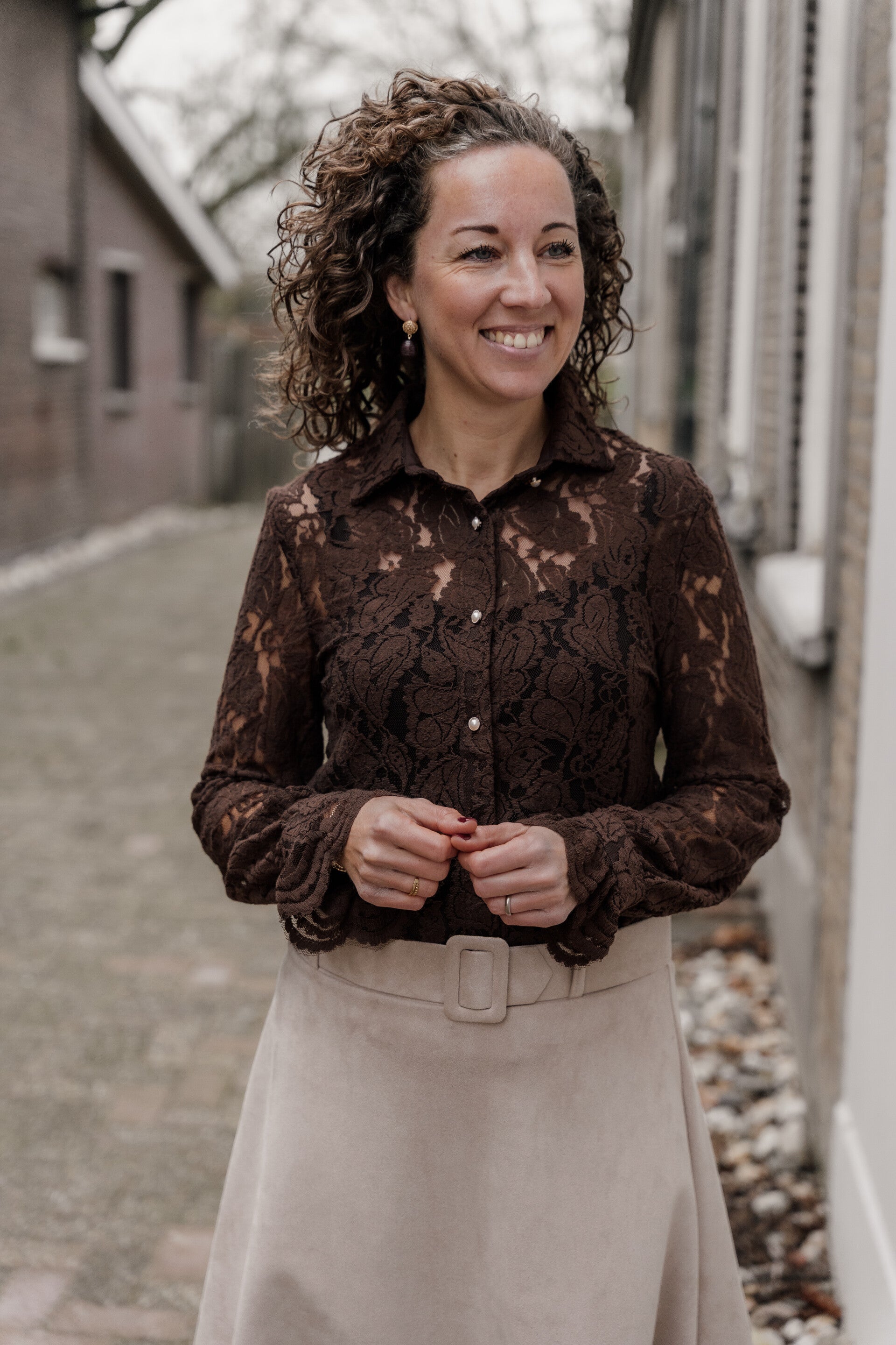 La Flor blouse kant parelknoopjes - choco