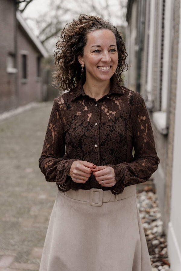 La Flor blouse kant parelknoopjes - choco