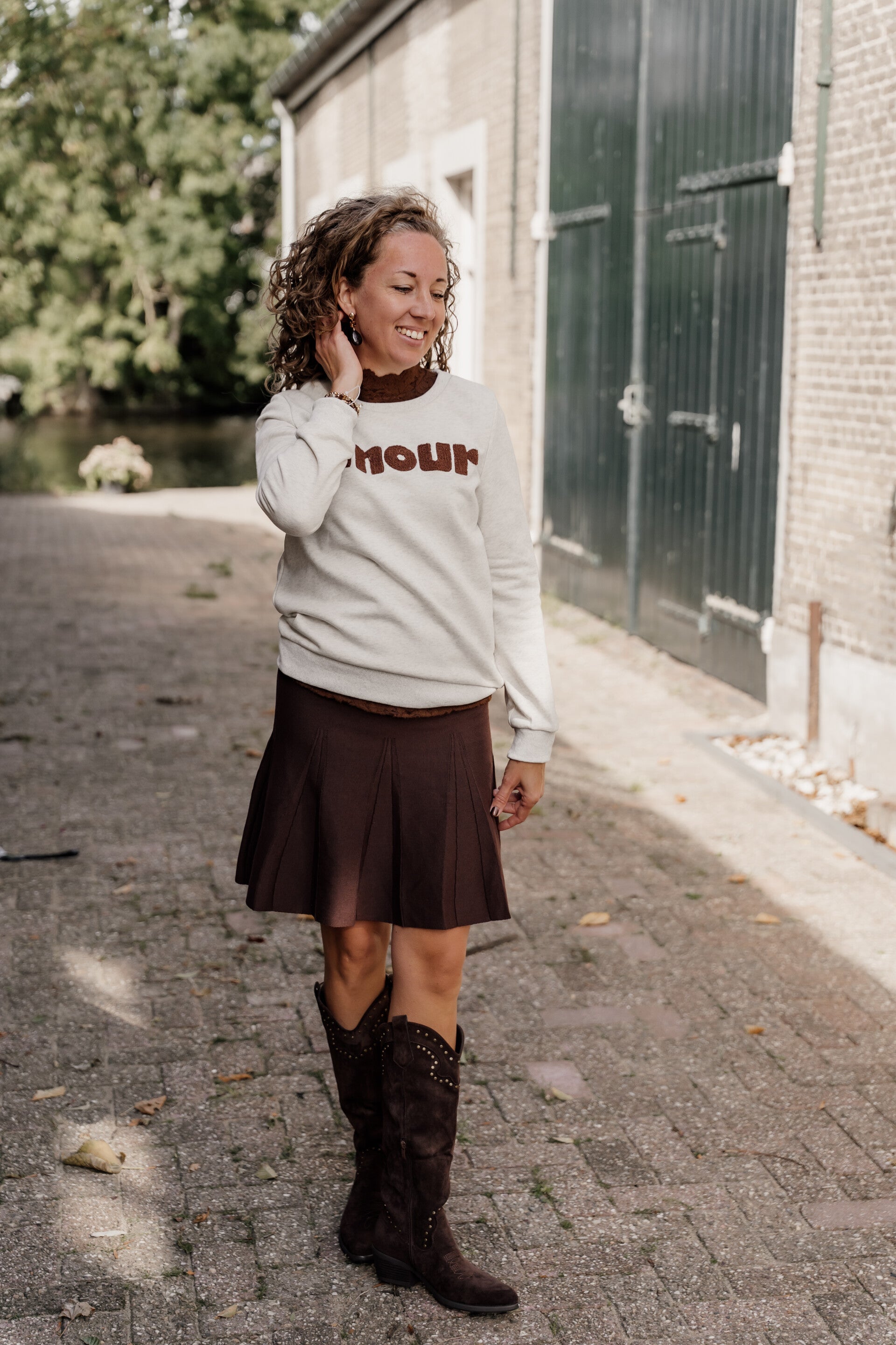 La Flor sweater amour grijs gemêleerd - bruin