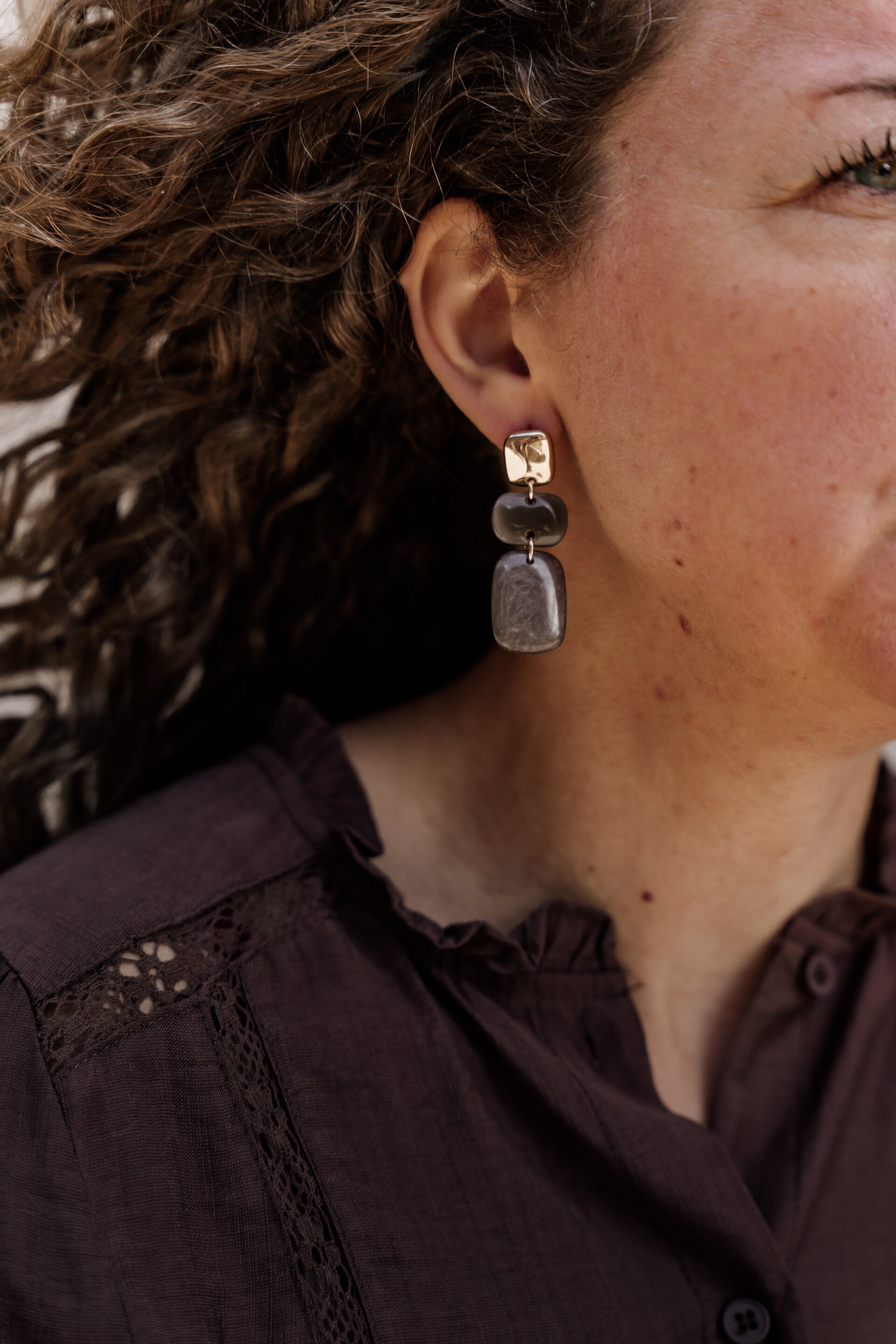 La Flor oorbellen - taupe