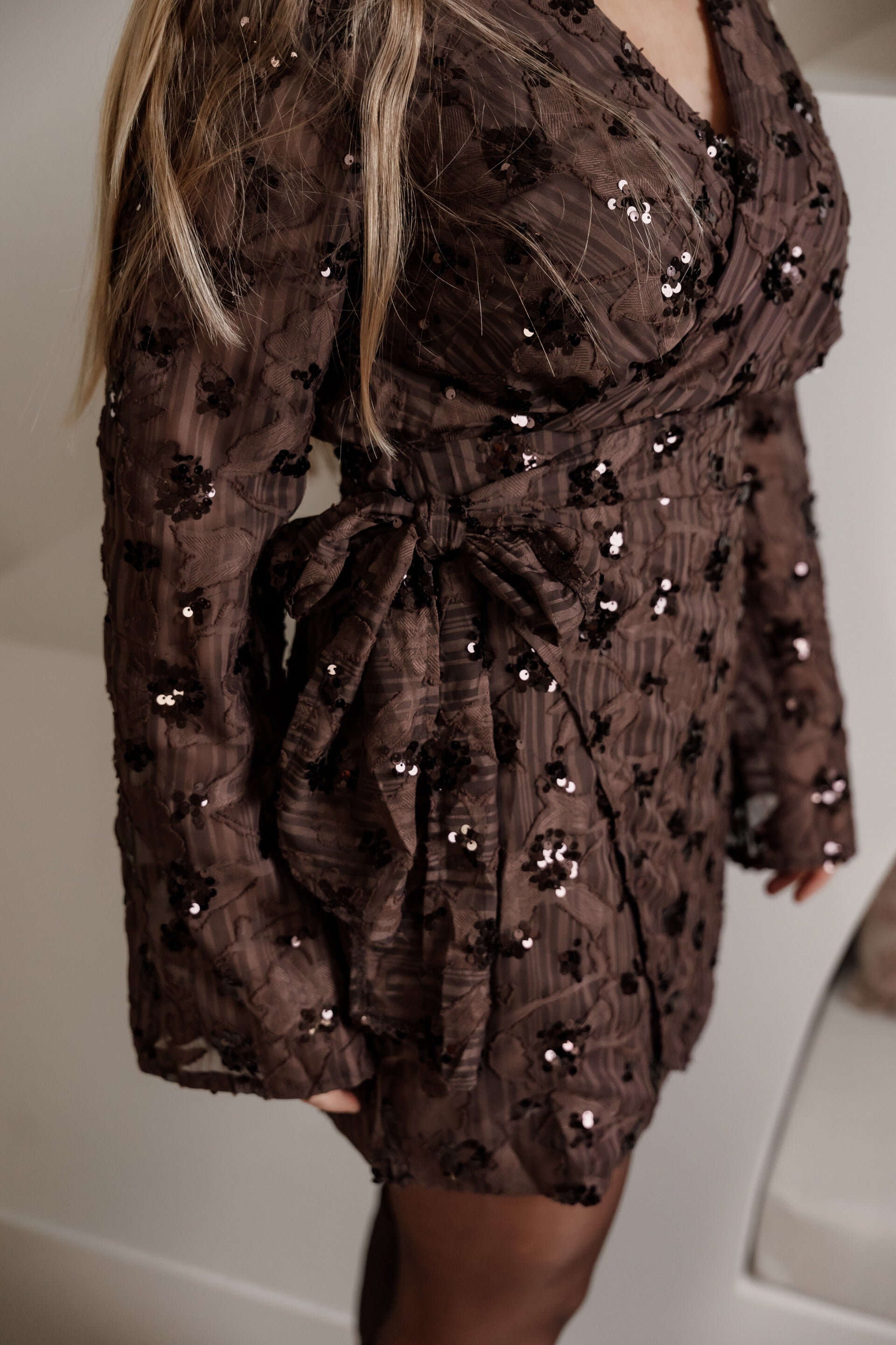 La Flor korte overslag jurk studs - bruin
