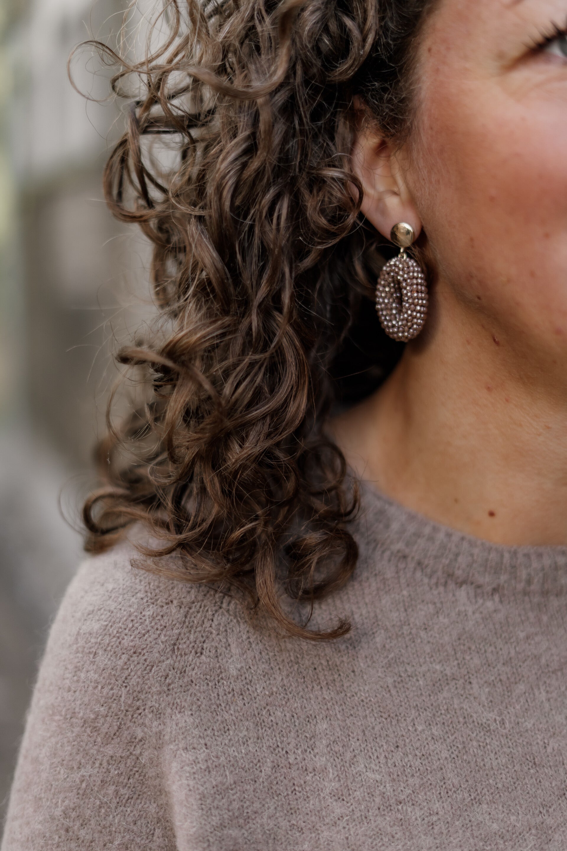 La Flor statement oorbellen ovaal - camel