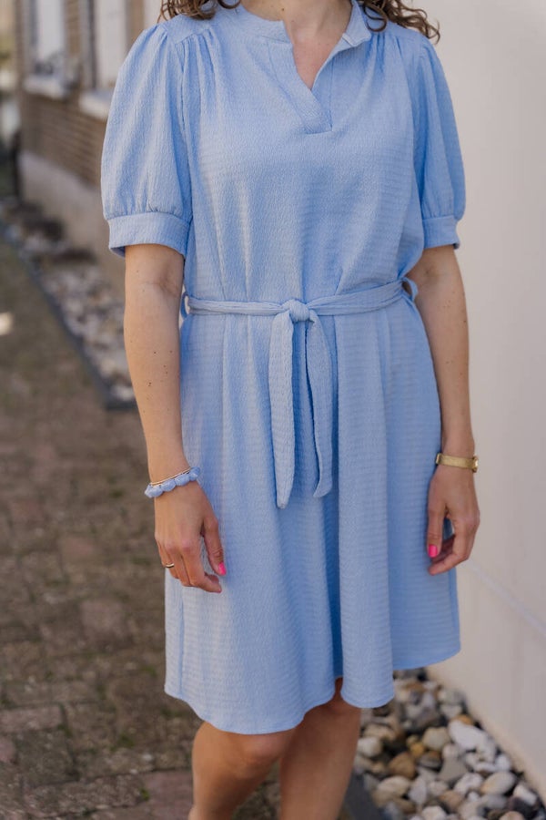 La Flor jurk pofmouw en strikceintuur - lichtblauw