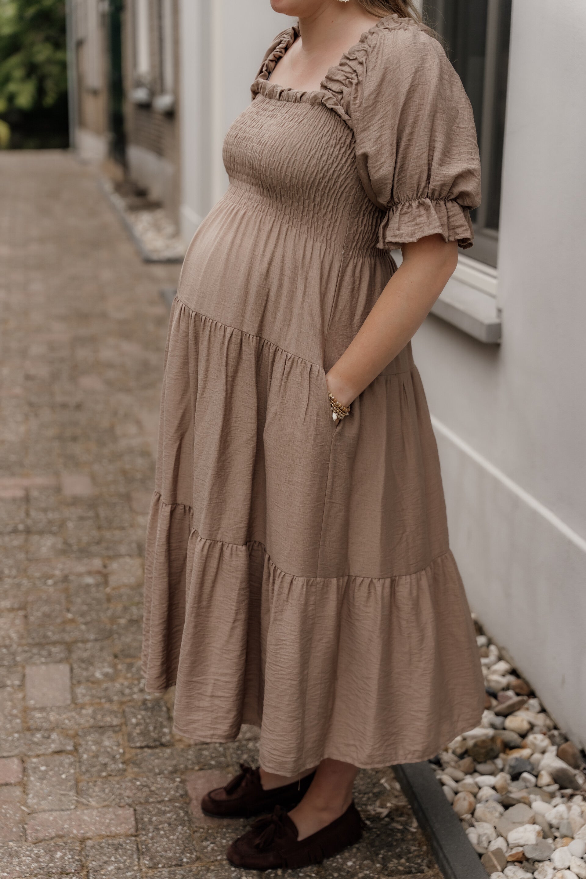 La Flor midi jurk smockdetail taupe