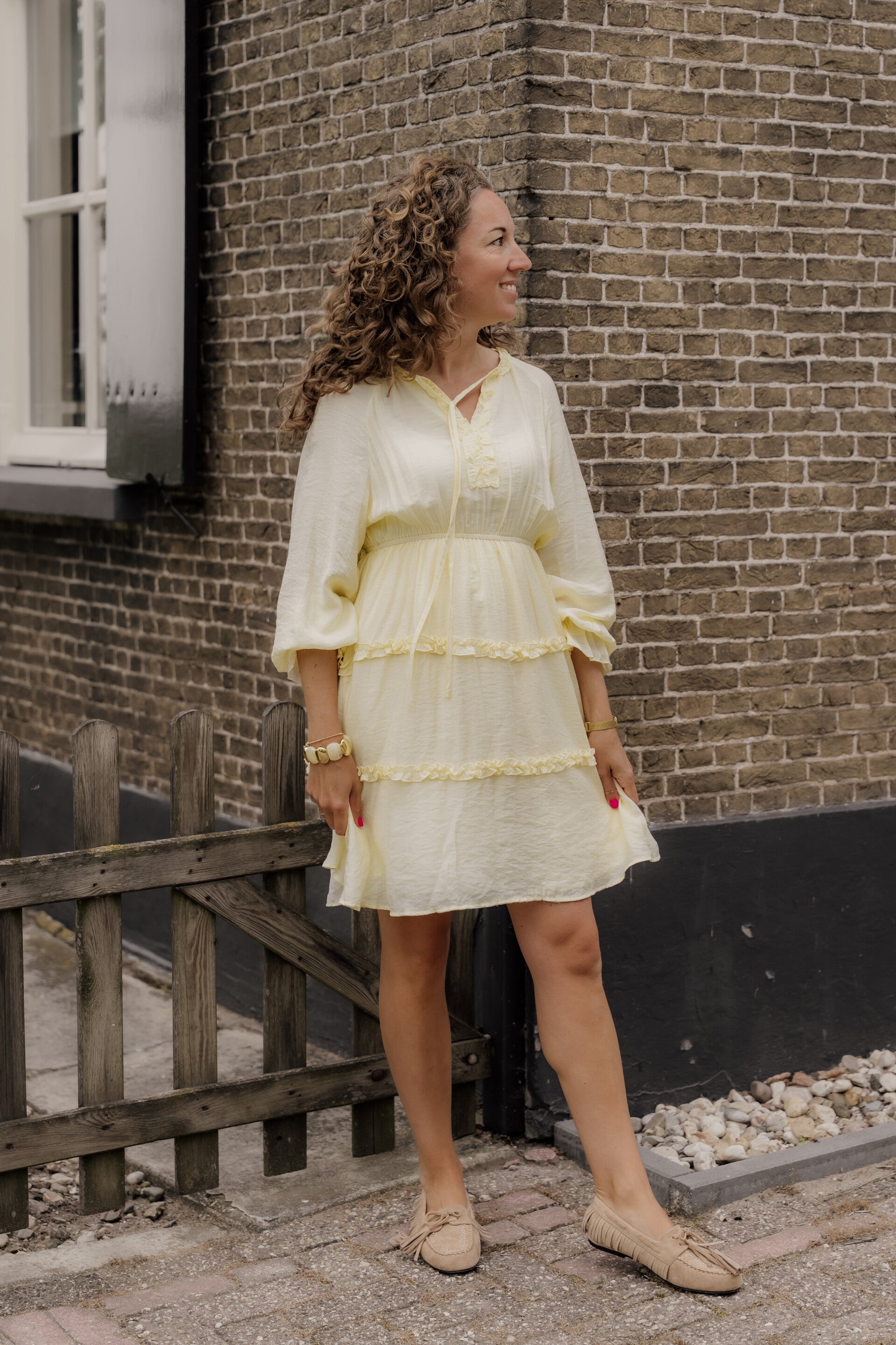 La Flor korte jurk ruffles lichtgeel